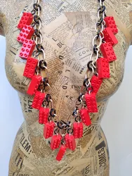 שרשרת לגו אדום