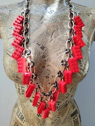 שרשרת לגו אדומה