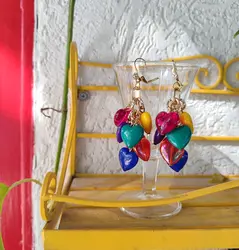 עגילי לבבות צבעוניים