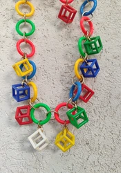 שרשרת קוביות צבעוניות