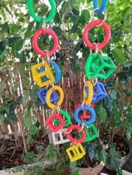שרשרת קוביות צבעוניות