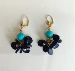 עגילים בכחול