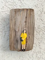 האישה בצהוב